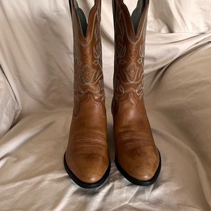 Beautiful Tan Ariat Western Style Size 8 Boots